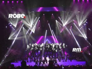 90 Robe FORTE™ e 3 Robe ROBOSPOT™ in tour con Renato Zero