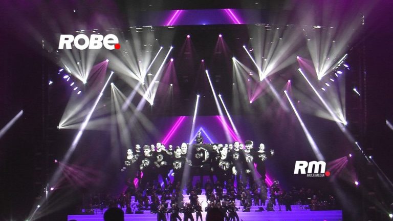 90 Robe FORTE™ e 3 Robe ROBOSPOT™ in tour con Renato Zero