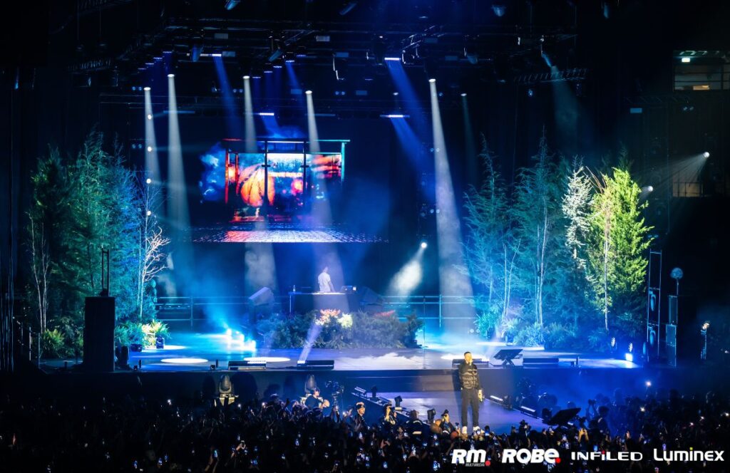 MASSIMO PERICOLO DEBUTTA AL FORUM – I BRAND SUL PALCO INSIEME A LUI: ROBE, INFILED, LUMINEX