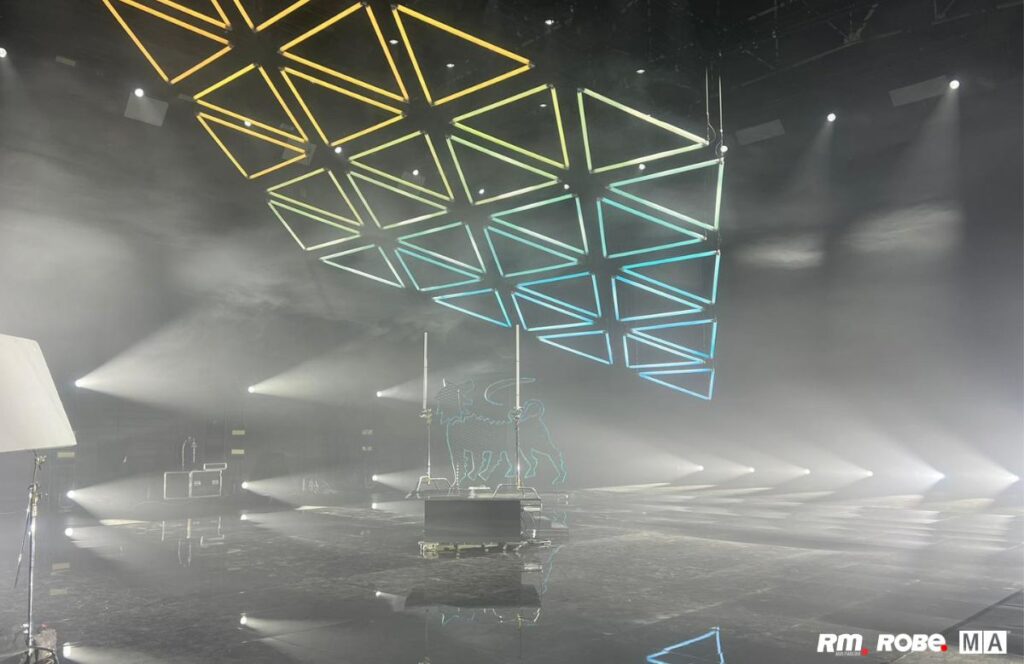 BLEARRED SCEGLIE ROBE E MA PER ILLUMINARE LO SPOT DI ENI